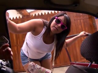 A negro picked up a brazilian whore and gave her a